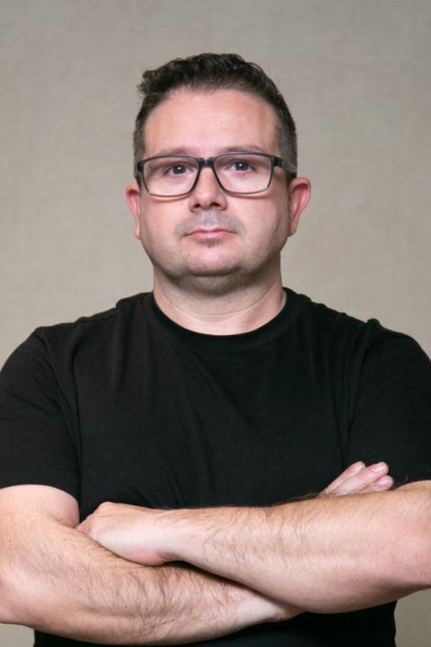 Victor M Fernández
