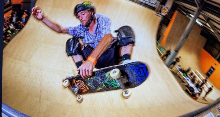 Skateboarding with Adski