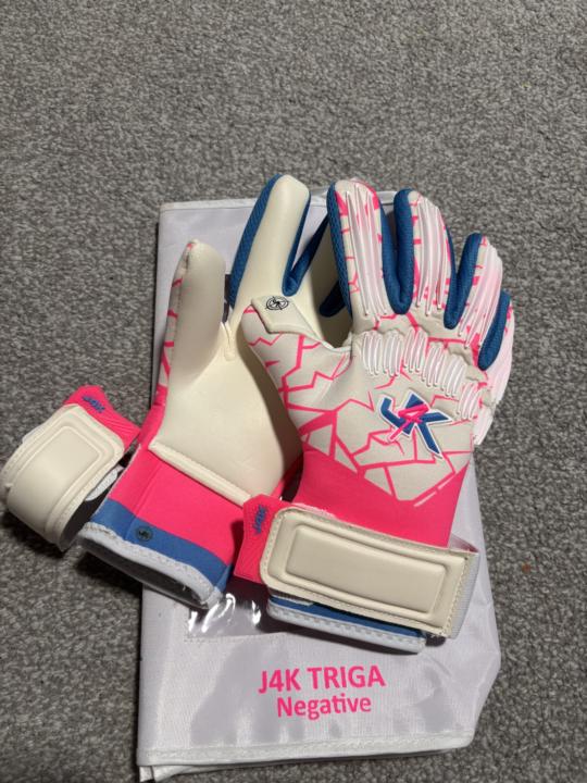 New gloves for Barcelona Easter Tournament 