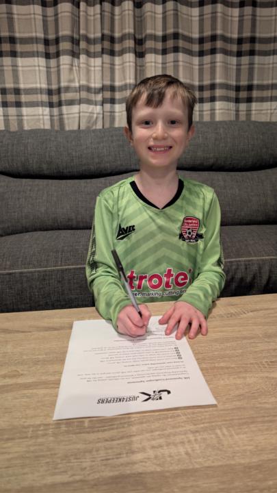 Olly has signed!