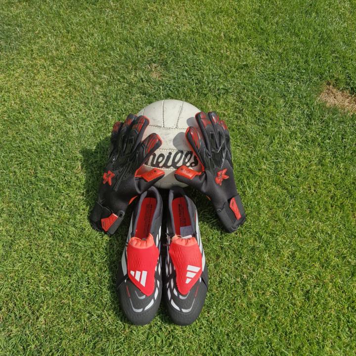 J4K GLOVES AND ADIDAS 