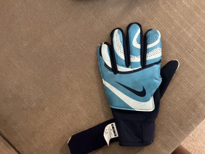 Old gloves 