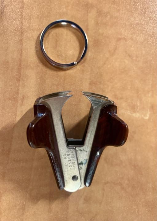 Astuce for the ring of key chain. 