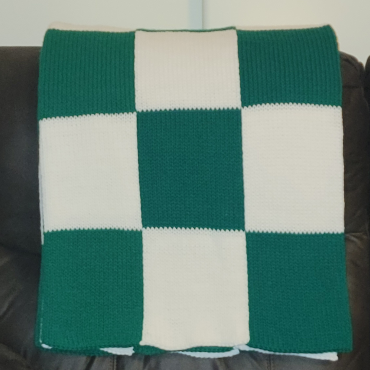 🎄 Knitmas Day 7 — The Christmas Checks Gingham Blanket!