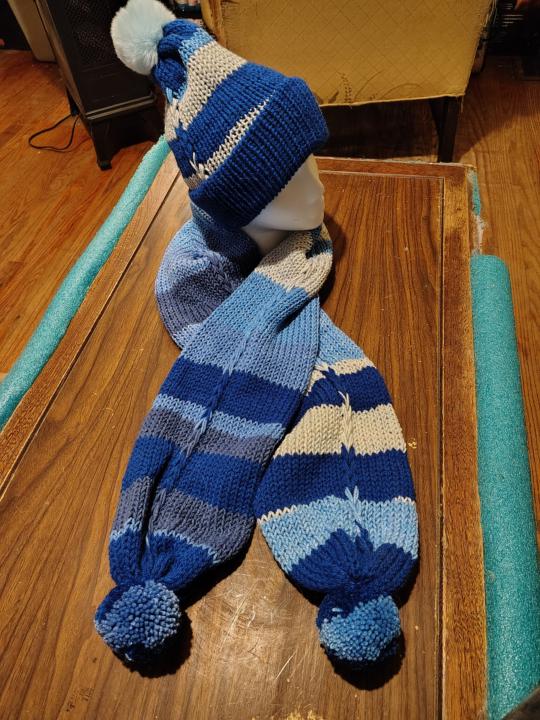 Hat and scraf