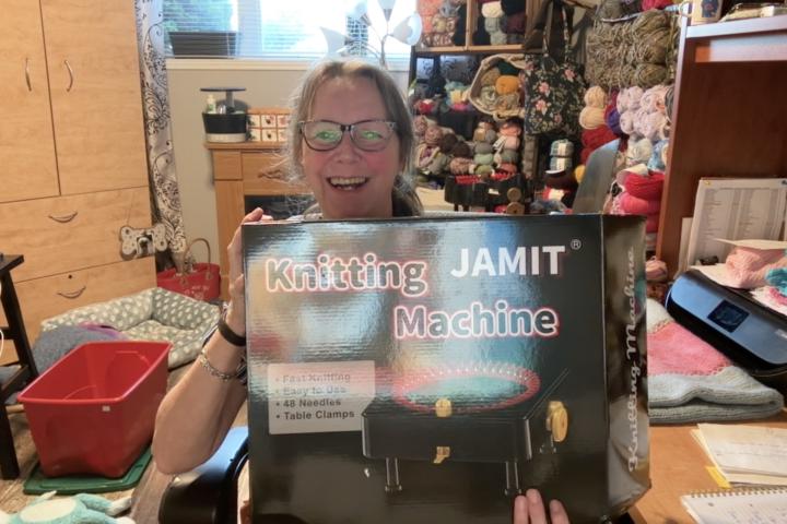 Welcome a new Knitting machine 