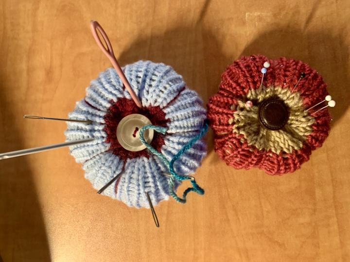 A new pattern for you:  Balls of wool needles