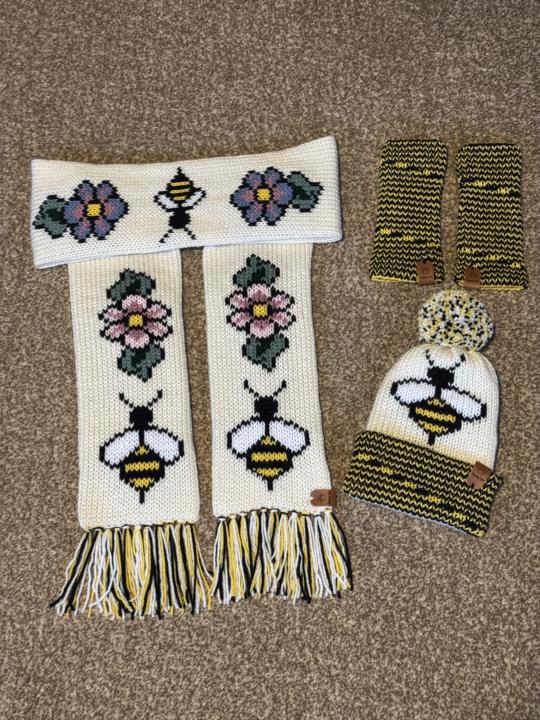 Bees and flowers set 