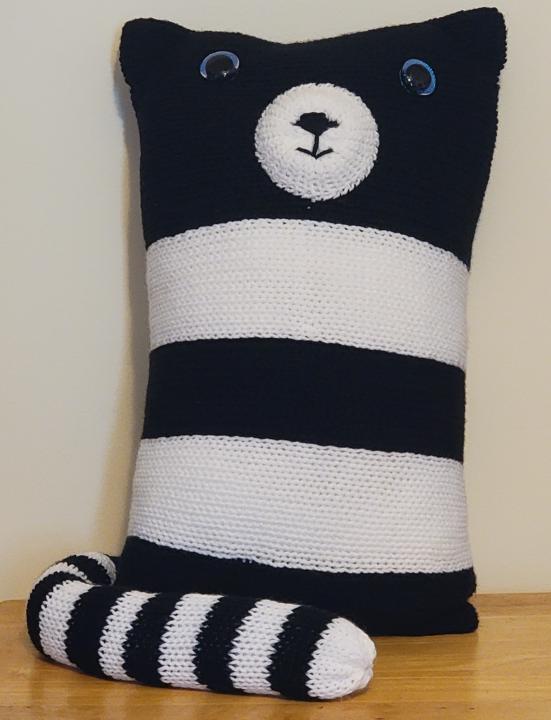 Knitmas Preview - Cat Pillow