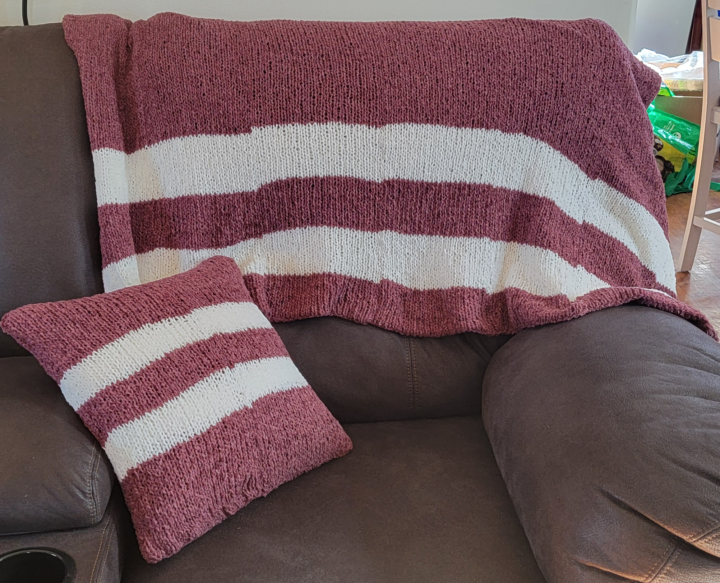 🎄 Knitmas Day 15 — Chenille Appeal Pillow