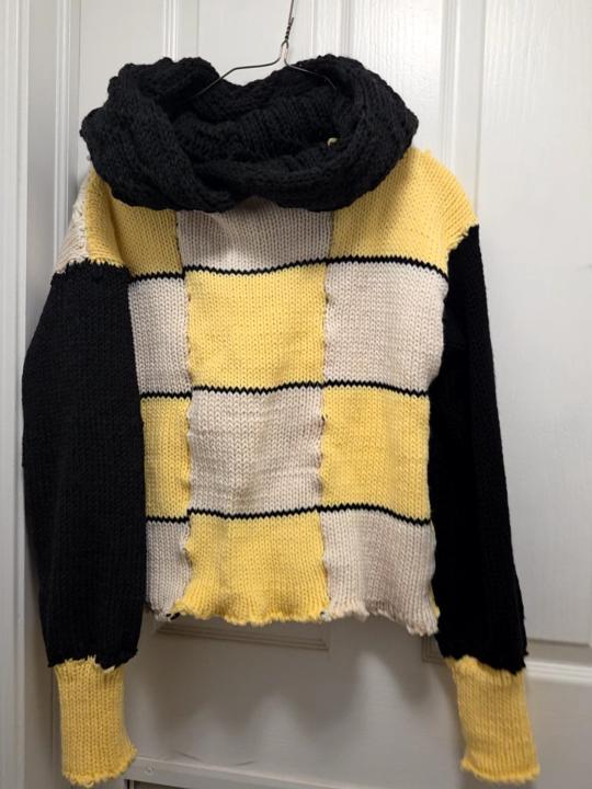 My tube hoodie! 💛