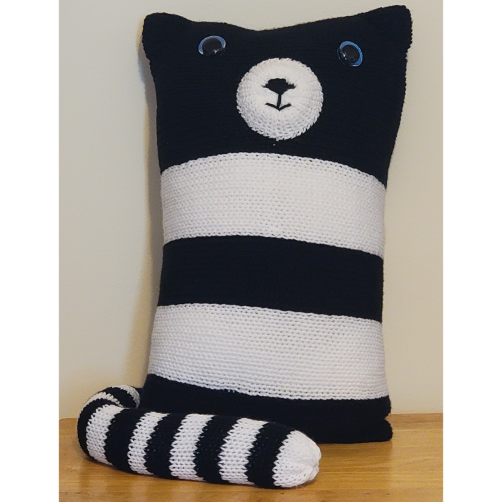 🐾 Knitmas Day 19 - The Cat Pillow