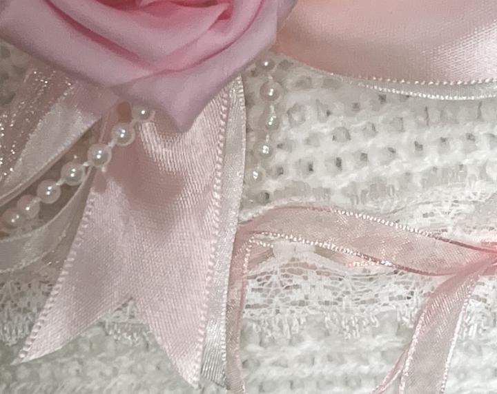 Sneaky little peeky…