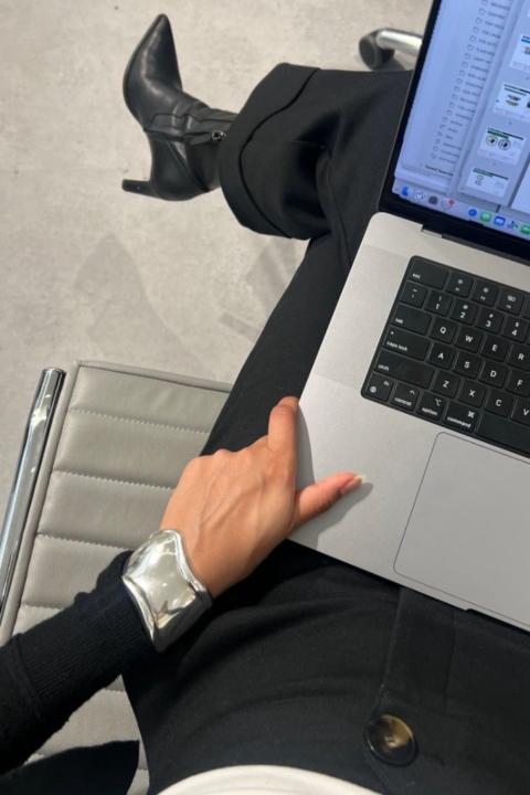 Niousha Alam Shahi Vayghan