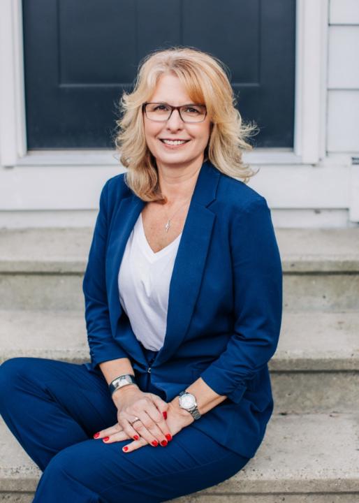 Laurie Snyder