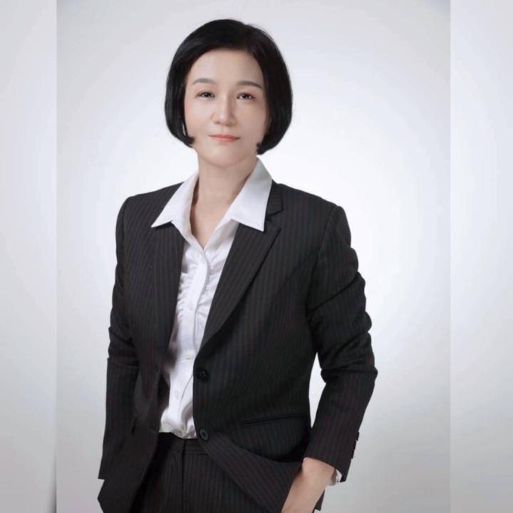 譚 兆晴
