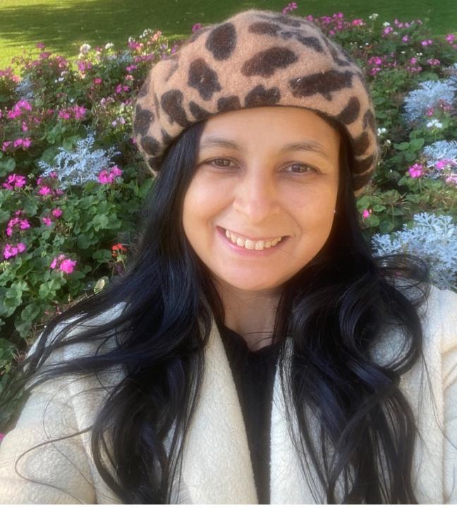 F Elizabeth Álvarez