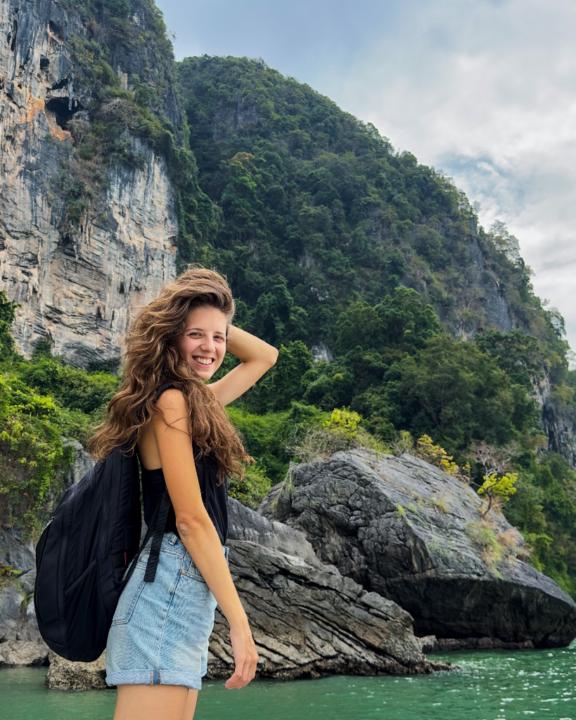 Dóra Árvai