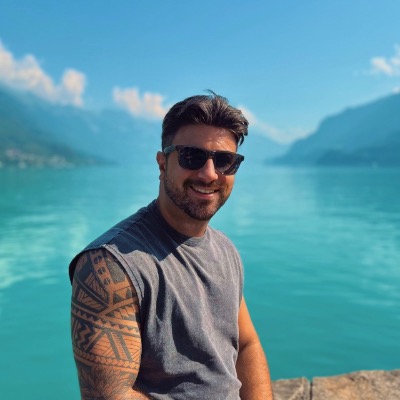 Alex Lo