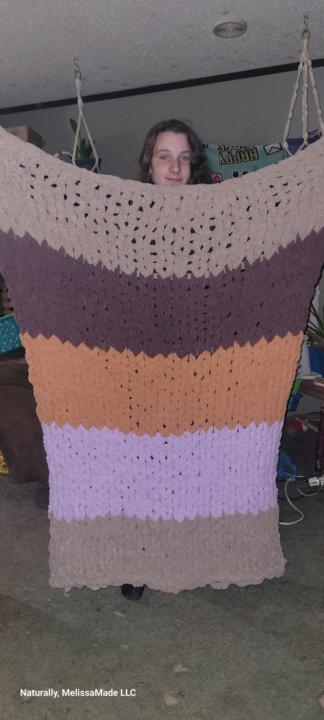 Who needs hooks when you have hands? 🖐️ 