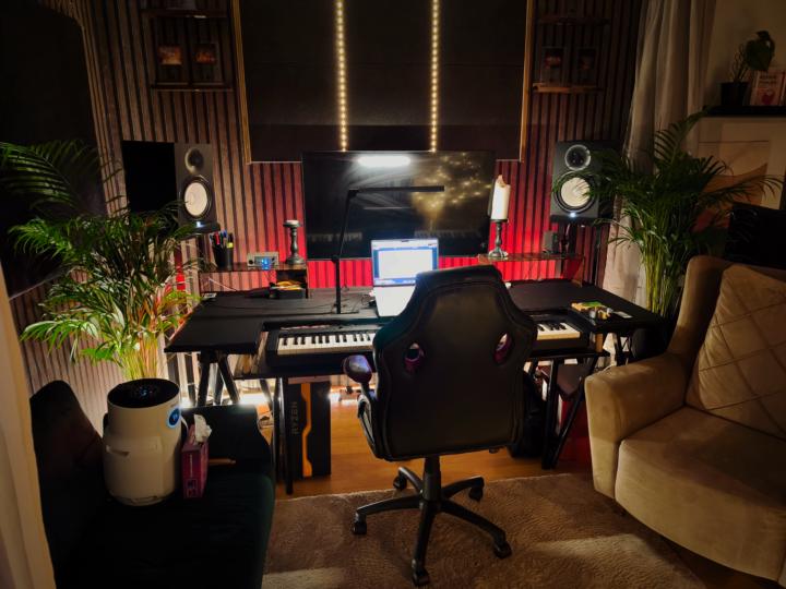 Christmas "Studio" - Vibes. 