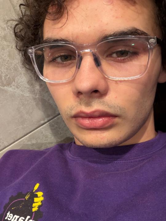E C