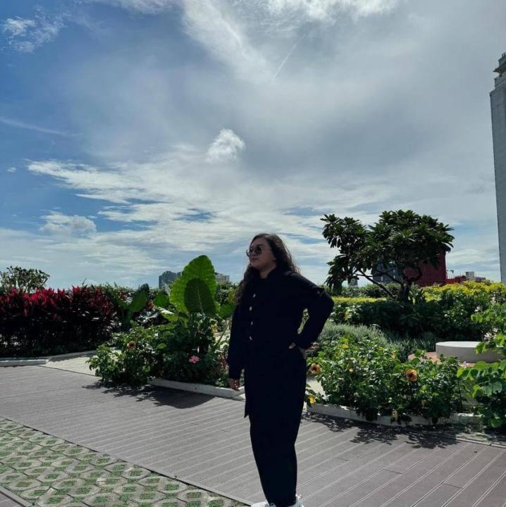 Loreine Flores