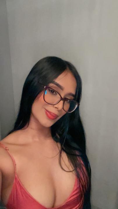 Zuri Holguin Zuri Holguin