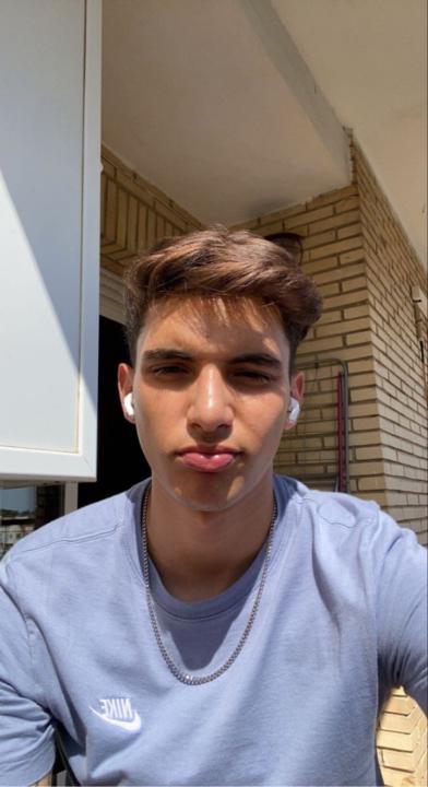 Carlos Alvero