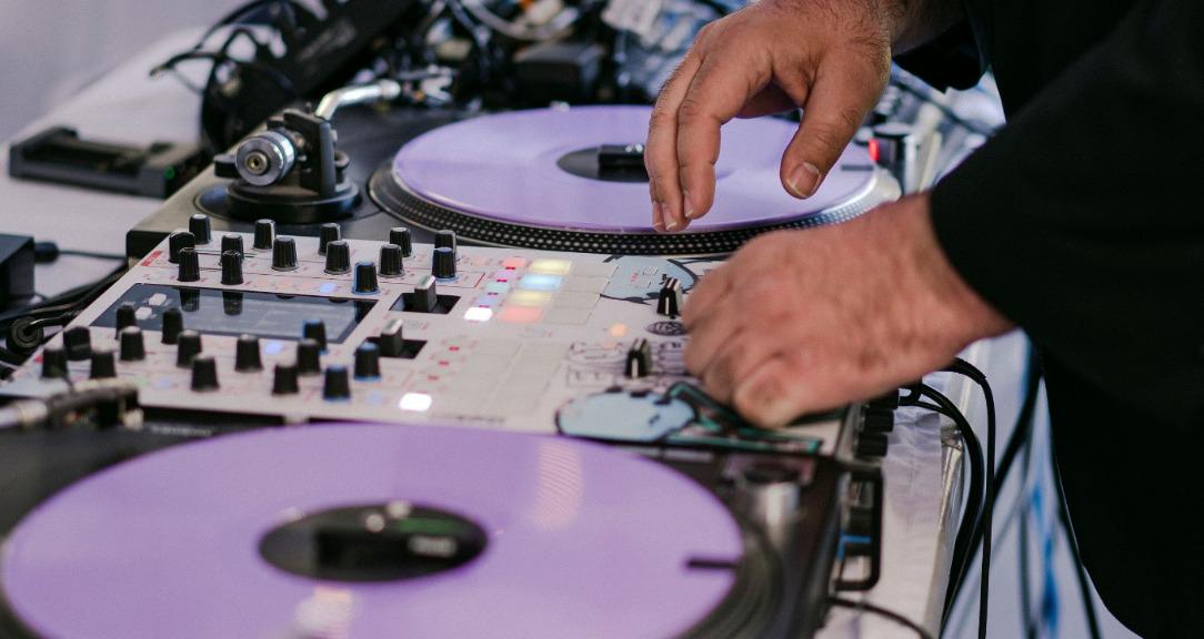 Learn As I Learn: DJing [101]