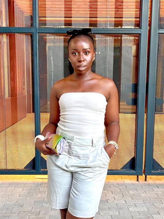 Laura Mbele