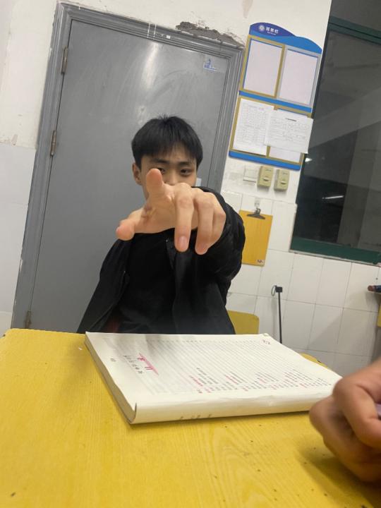 张 三