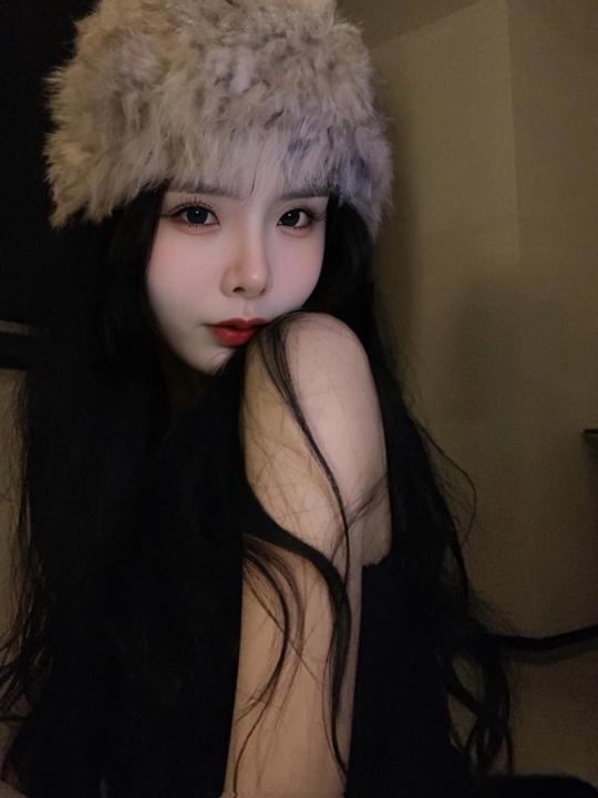 Zora Hung
