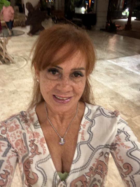 Evelyn J Todriguez