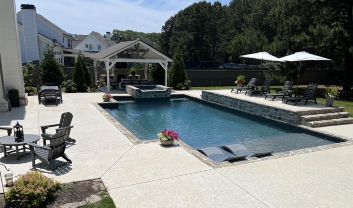 A Vinyl Pool Built to Look Like a Gunite Pool