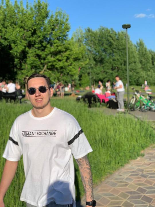 Александр Ларионов