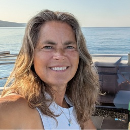 Rosa Linda Román