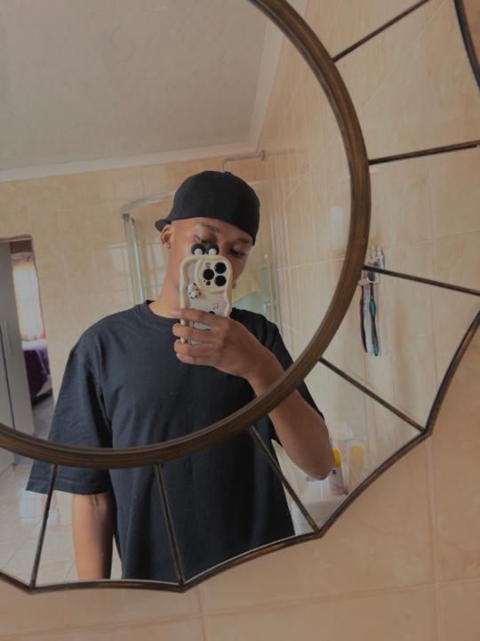 Refentse Sehularo