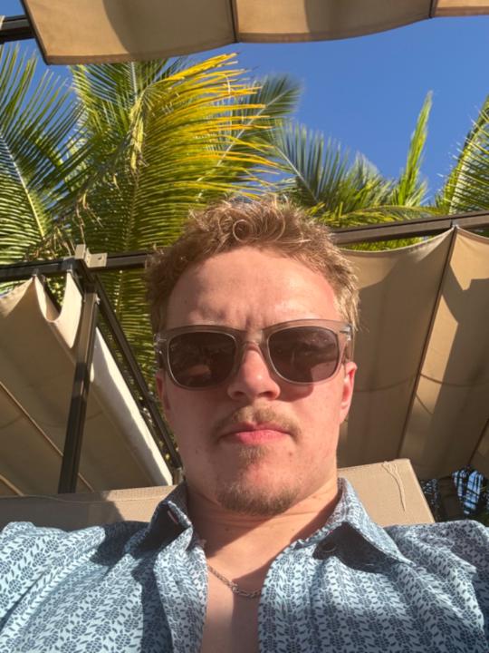 Ashton R
