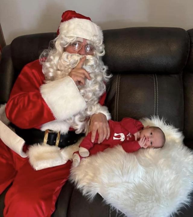 If the holidays feel busy, loud, or overwhelming… this is your reminder to pause. 🎄