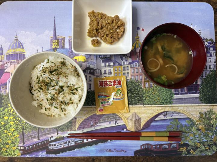 My simple Japanese style breakfast this morning was rice, miso soup, natto and frikake.