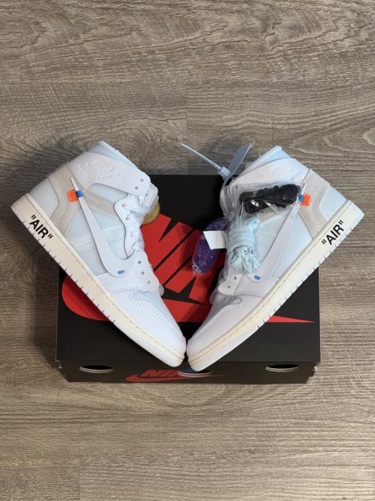 V.A.A. 1