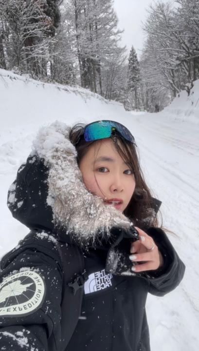 Veronica Zhou