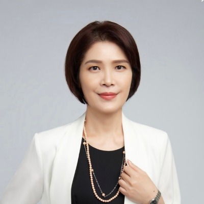 Alison Lee