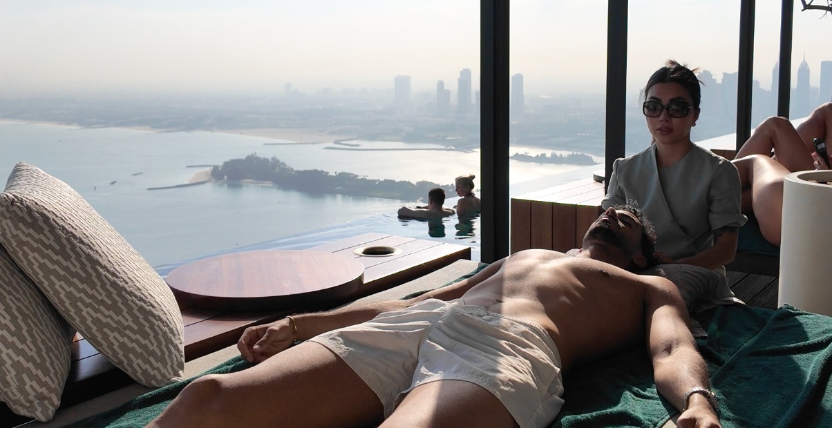 FÍSICO DE DIOS GRIEGO