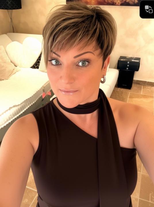 Kristelle Erika Roth