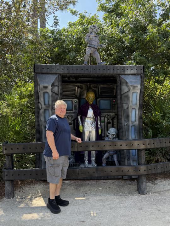 Alien Talks with Dad TikTok Live tonight 💥 