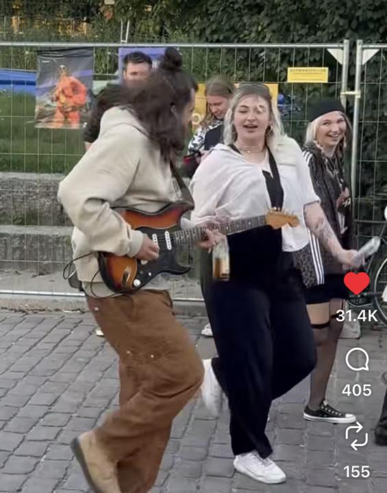 Jamming with the crowd
