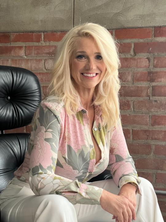 Angela Ross
