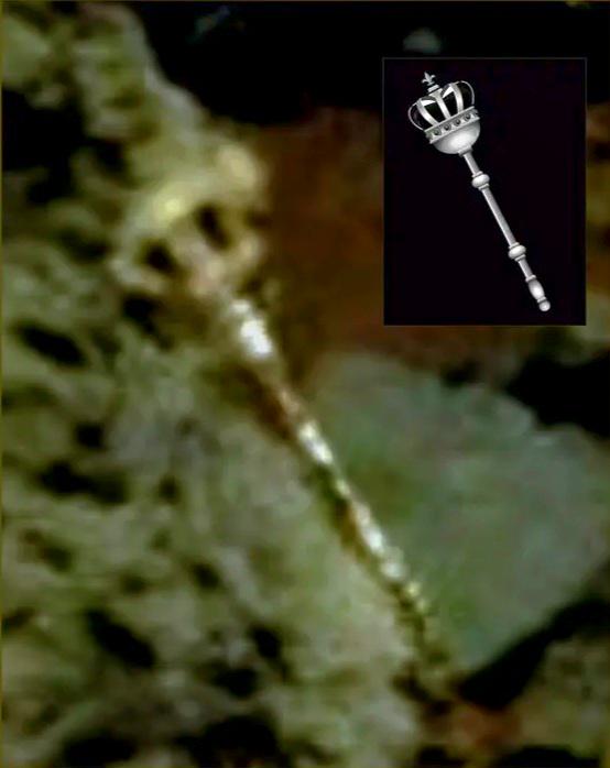 Mars Curiosity image shows tiny royal sceptre shape